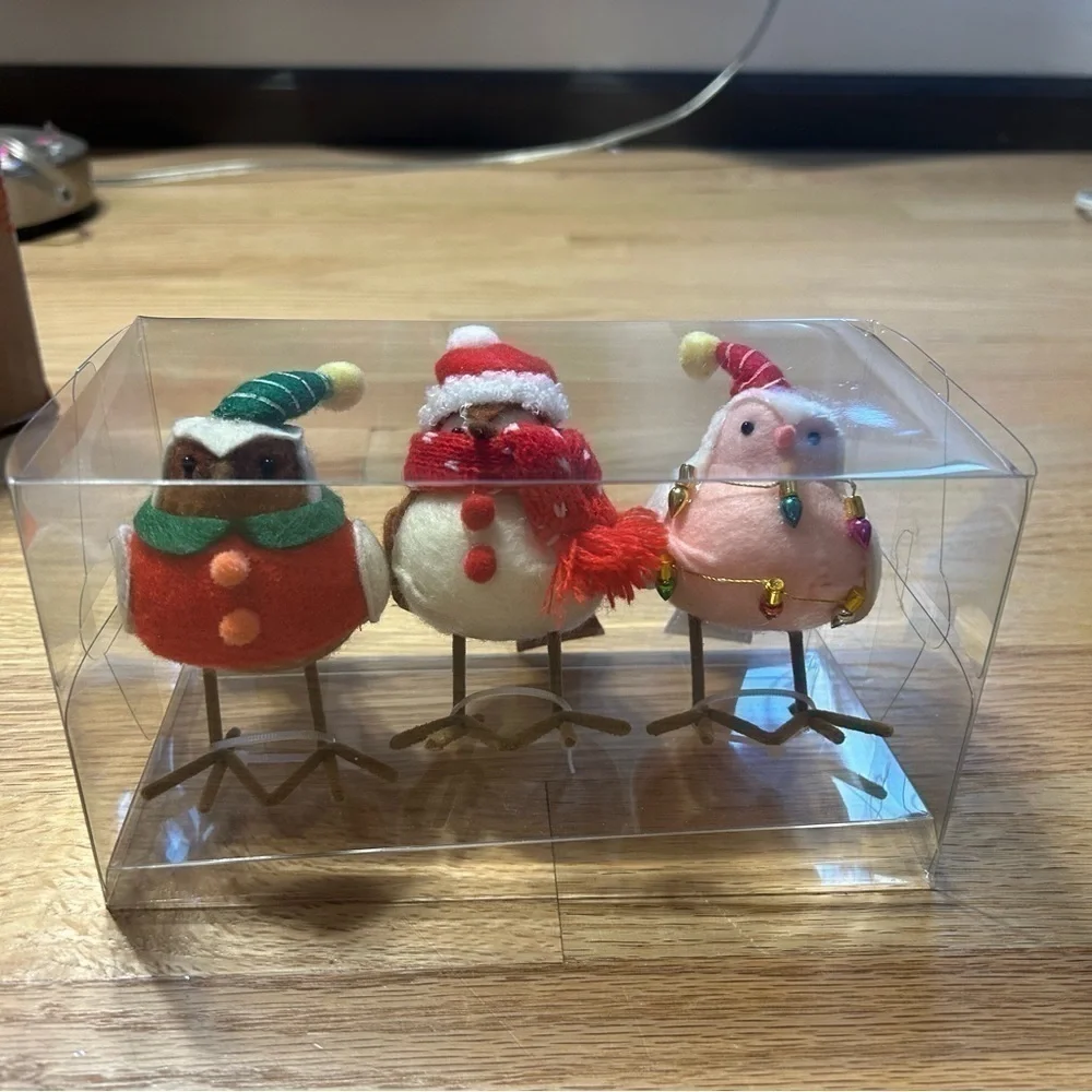 Featherly Friends 2023 Christmas 3 Pack Lights Scarf Elf Bird Figure Wondershop